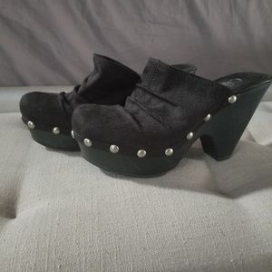 Mia brand black clog shoed